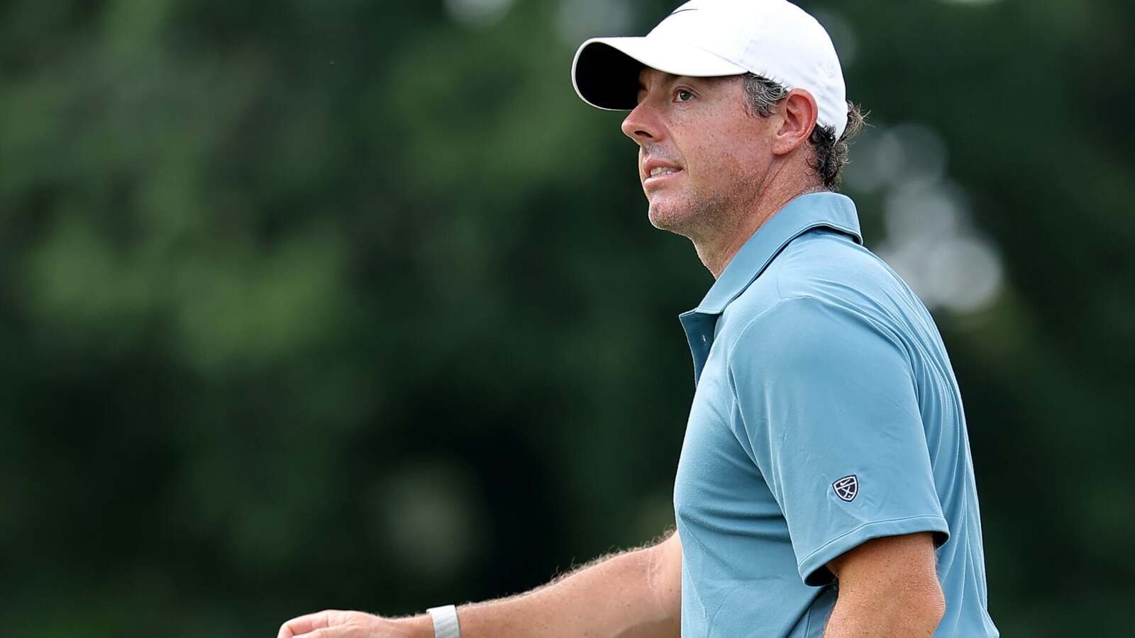 Rory McIlroy Struggles Around the Greens in Tour Championship Opener