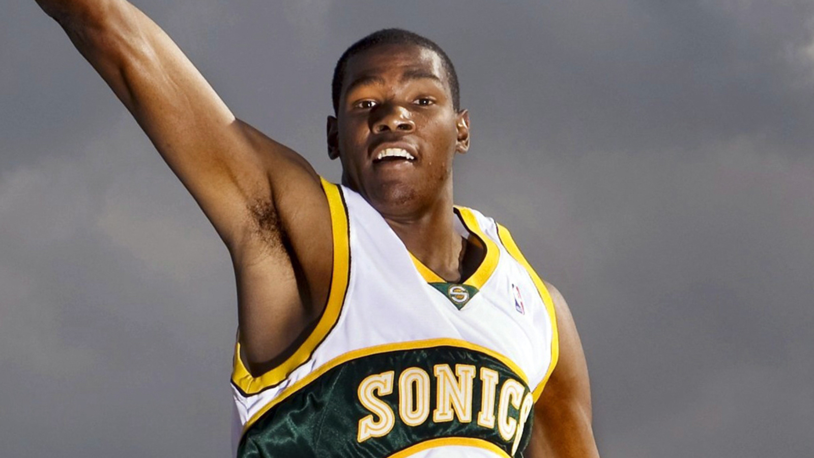 Durant wears Sonics jersey in Seattle return