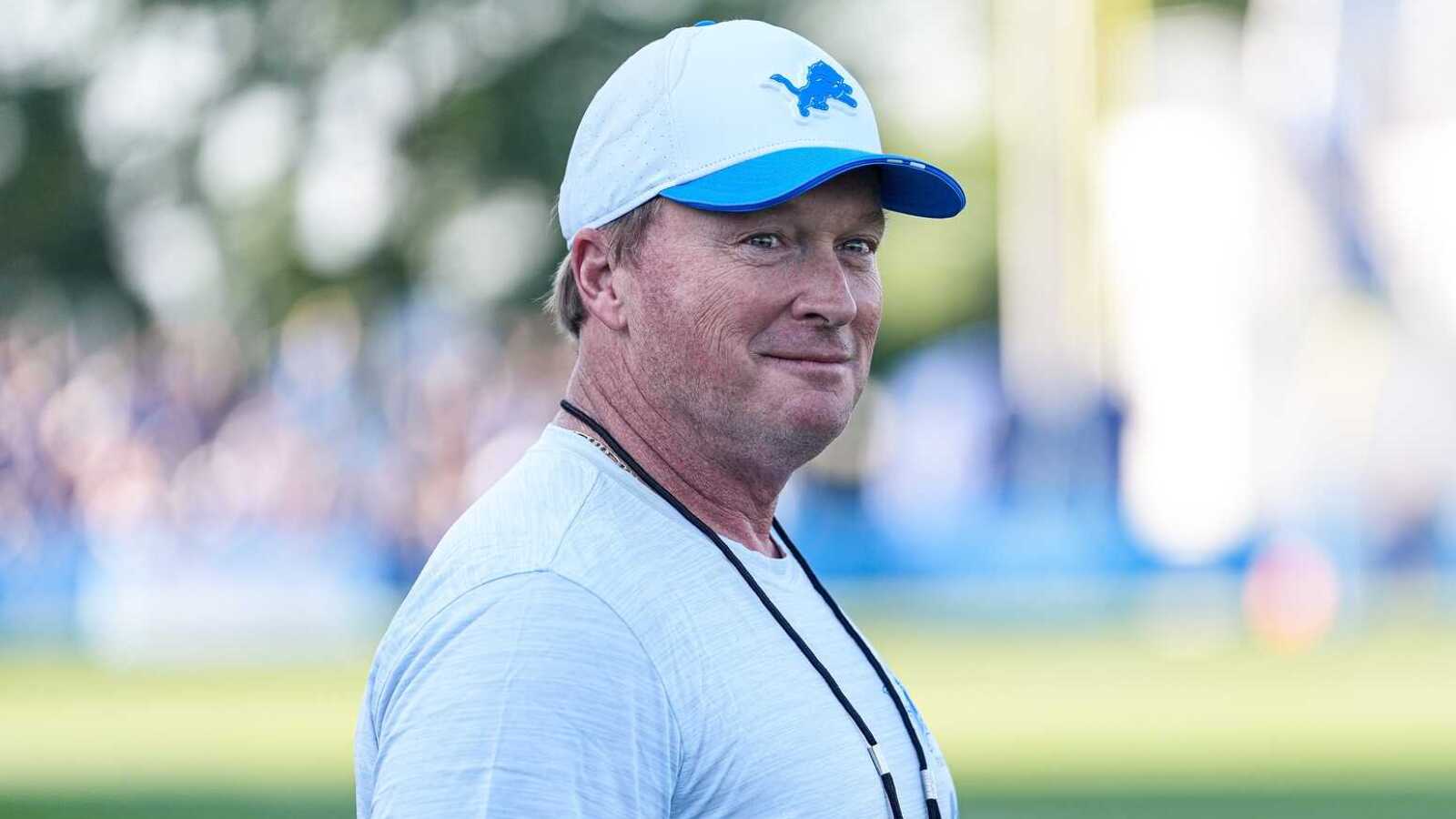 https://www.yardbarker.com/media/f/7/f757a4640e3dc5f88ce4d14aeb7c9da3bb480613/thumb_16x9/jon-gruden-watches-practice-during-training-camp.jpg?v=1