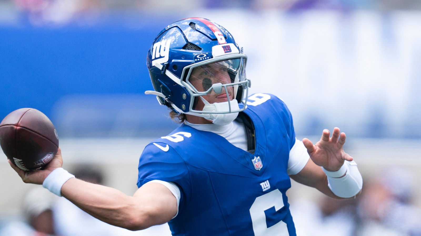 https://www.yardbarker.com/media/f/7/f7c857630860395ed19a0c4876625c724134b18a/thumb_16x9/giants-jaxson-dart-aware-he-must-change.jpg?v=1