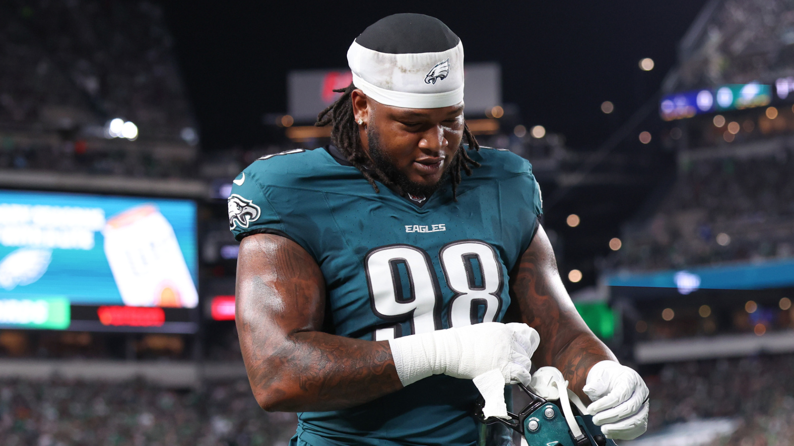 https://www.yardbarker.com/media/f/7/f7cdda9c90d9f496bbf09e9b974fbbd2b21bfa25/thumb_16x9/jalen-carter-dak-prescott-address-controversial.jpg?v=2