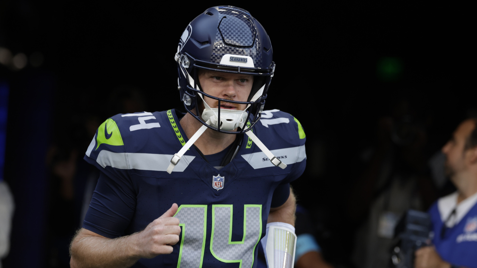 https://www.yardbarker.com/media/f/7/f7d9ba0ab68fc950ea14cc419ac7209be4c192e6/thumb_16x9/insider-shares-new-darnold-update-seahawks-week-3.jpg?v=1