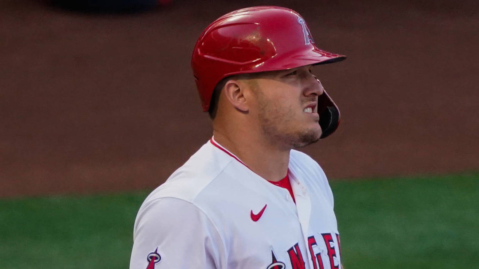 Mike Trout leaves Angels game with calf strain Yardbarker
