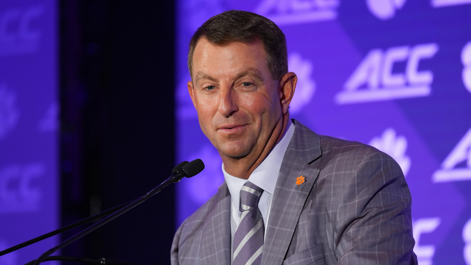 https://www.yardbarker.com/media/f/7/f7f56b9f0d67bb21229121a090d63defd08b3d82/thumb_16x9/clemson-preseason-poll-first-time-15-years.jpg?v=2