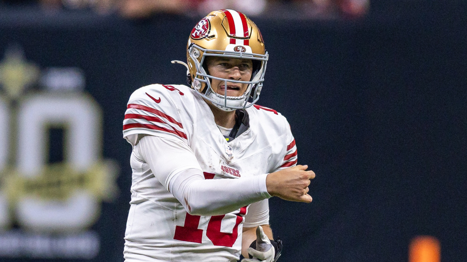 https://www.yardbarker.com/media/f/7/f7f6001ade05bd053123036a9e165fea5e660d5f/thumb_16x9/jones-solid-play-impact-49ers-bring-purdy-back.jpg?v=1