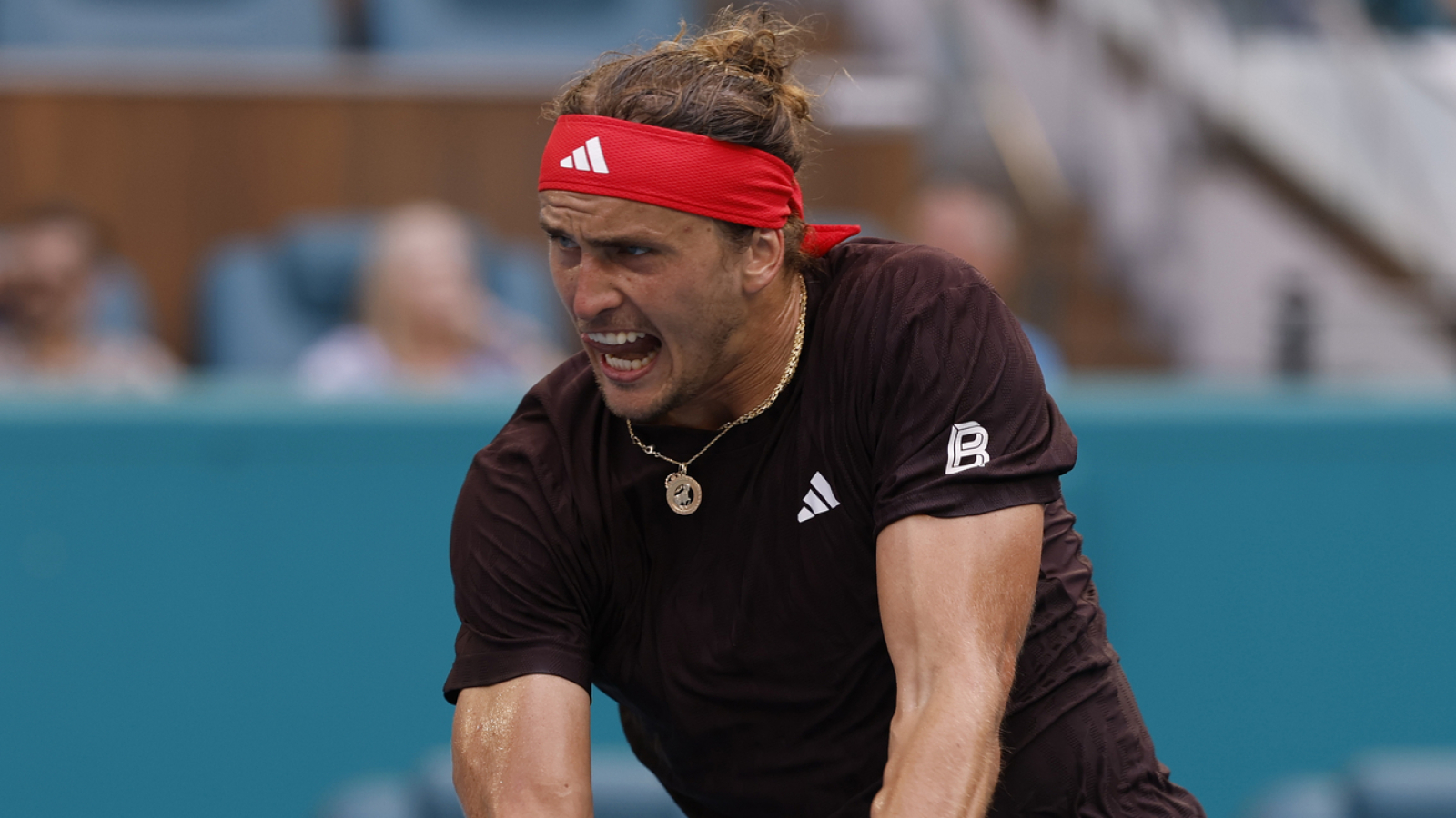 https://www.yardbarker.com/media/f/8/f81187adb66fadc00bb2874699b2080e1cfbb13a/thumb_16x9/defending-champ-alexander-zverev-rolls-italian.jpg?v=1