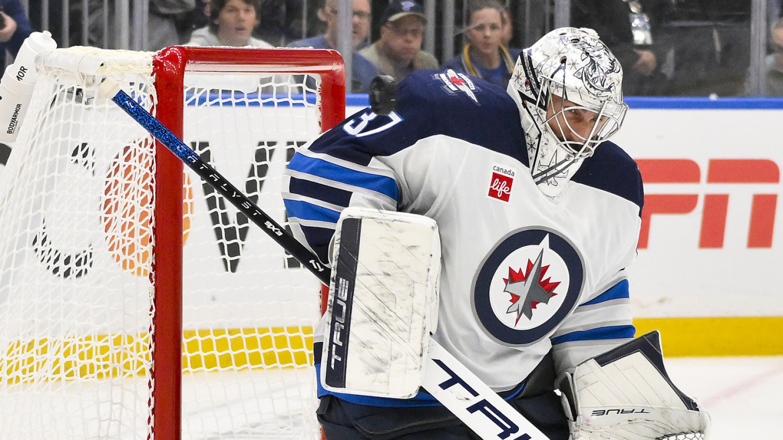 https://www.yardbarker.com/media/f/8/f825c8763c977b77a81125d1136917a201a7c795/thumb_16x9/connor-hellebuycks-meltdown-pushes-jets-blues.jpg?v=1