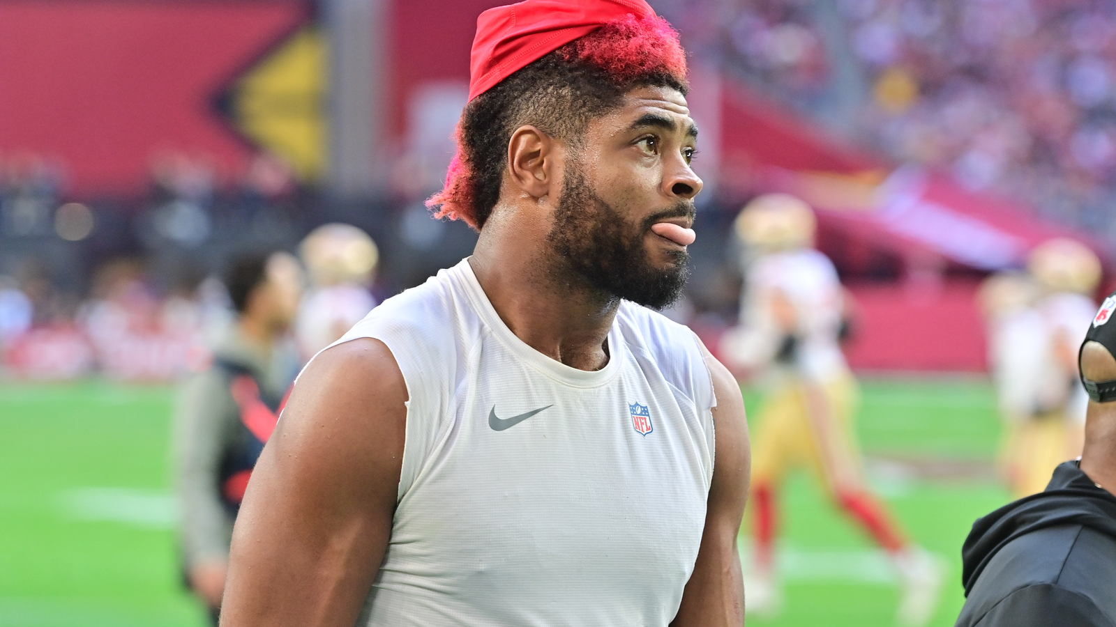 https://www.yardbarker.com/media/f/8/f84e759a7b6f7beed903b17acf88f8279fbc859a/thumb_16x9/49ers-face-contract-standoff-breakout-player.jpg
