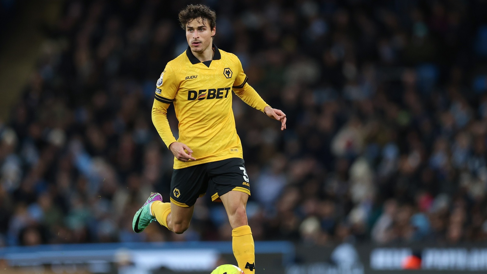 Newcastle eye Premier League defender as potential Lewis Hall replacement