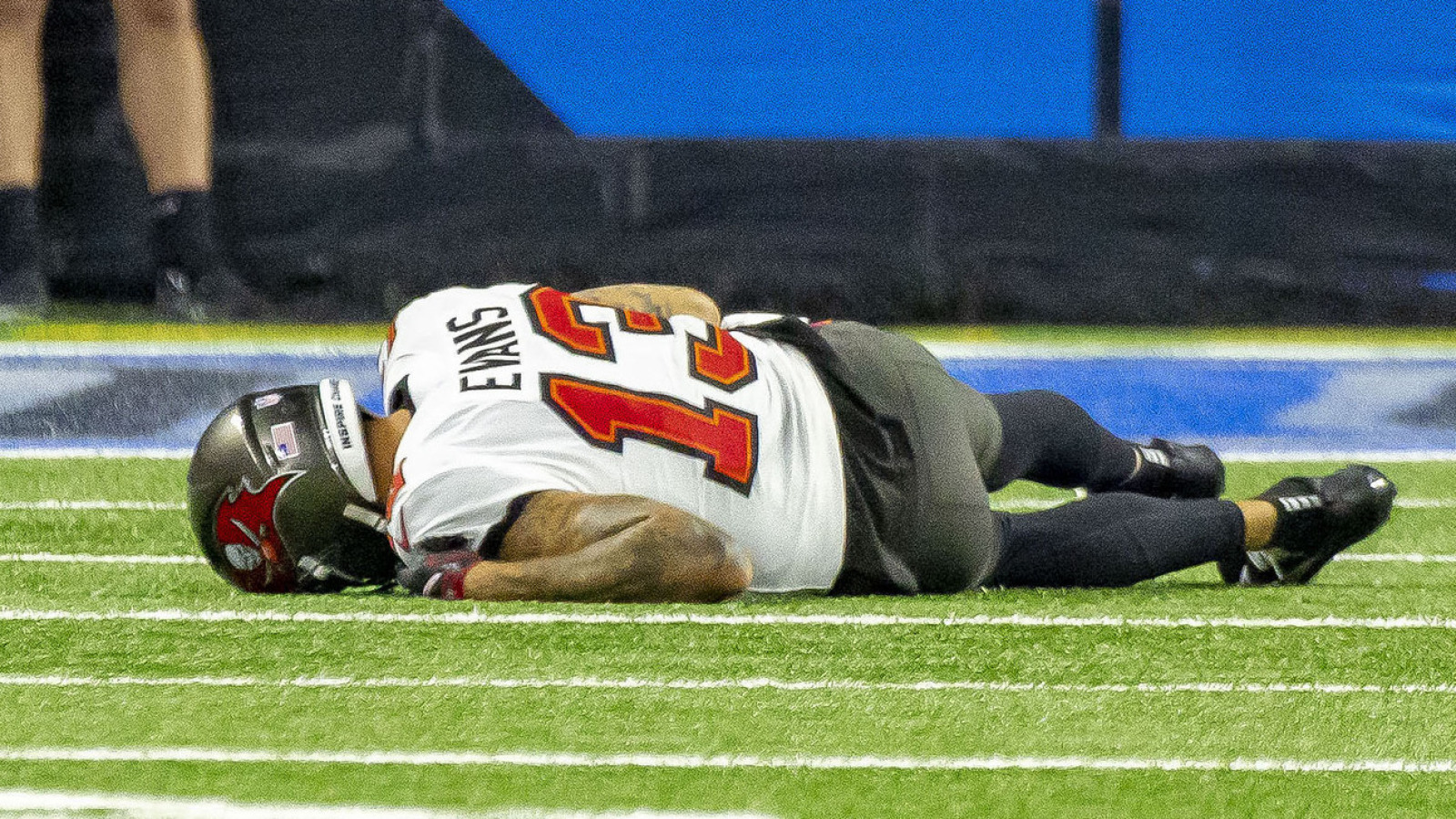 https://www.yardbarker.com/media/f/8/f896cbbfb3eab767e10dc9c37b7d337e90289fbb/thumb_16x9/scary-evans-injury-puts-incredible-streak-serious.jpg?v=1