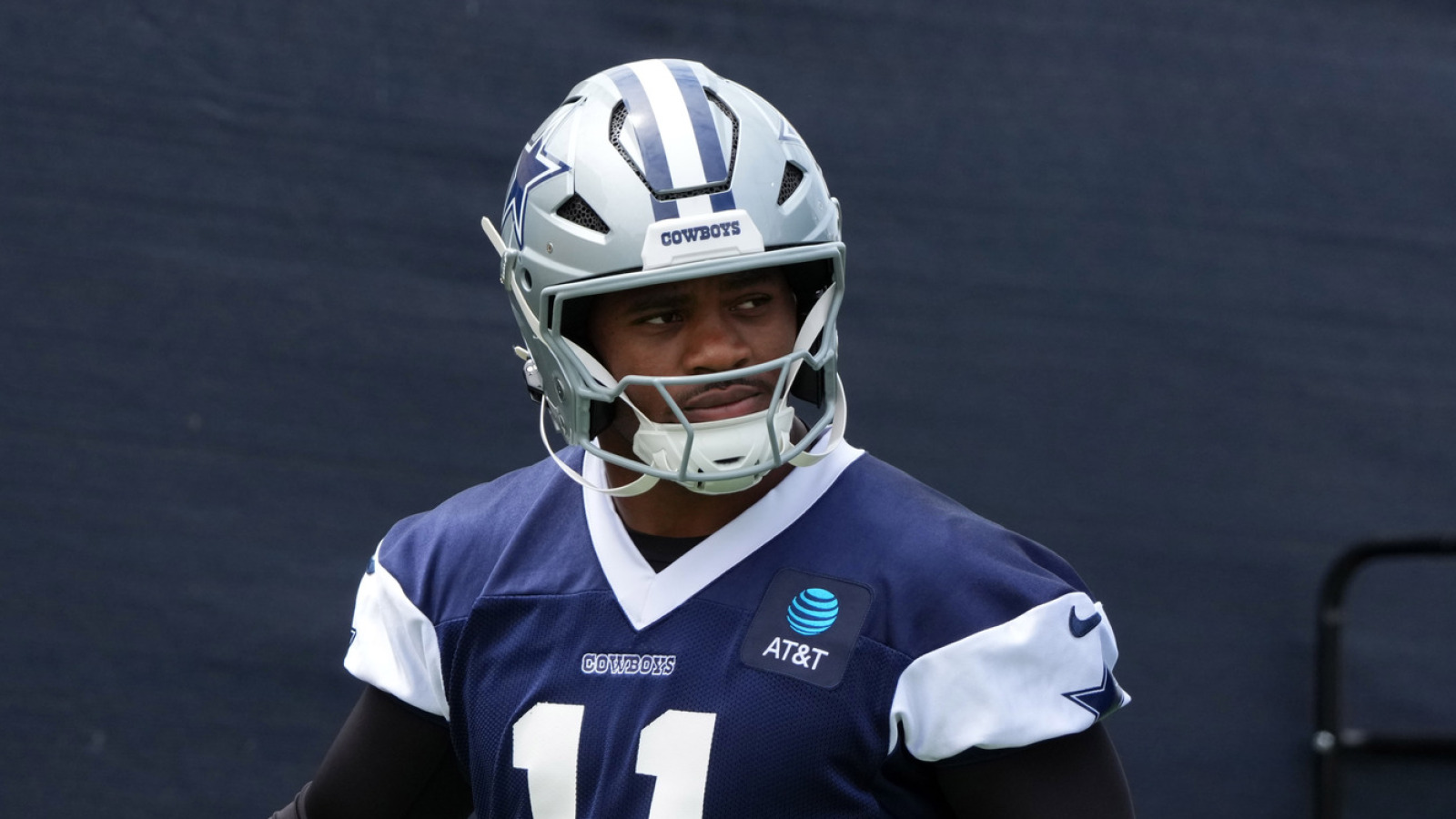 https://www.yardbarker.com/media/f/8/f8a5689e146341864137f12a2b3d194910975ffa/thumb_16x9/nfl-insider-shares-worrisome-micah-parsons.jpg?v=1