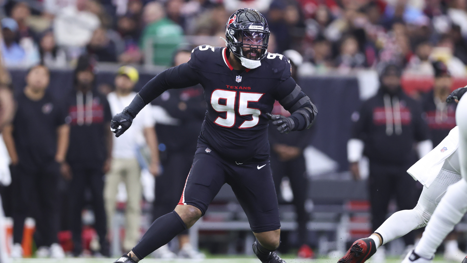 Browns Place DE Alex Wright on IR, Sign DE Derek Barnett