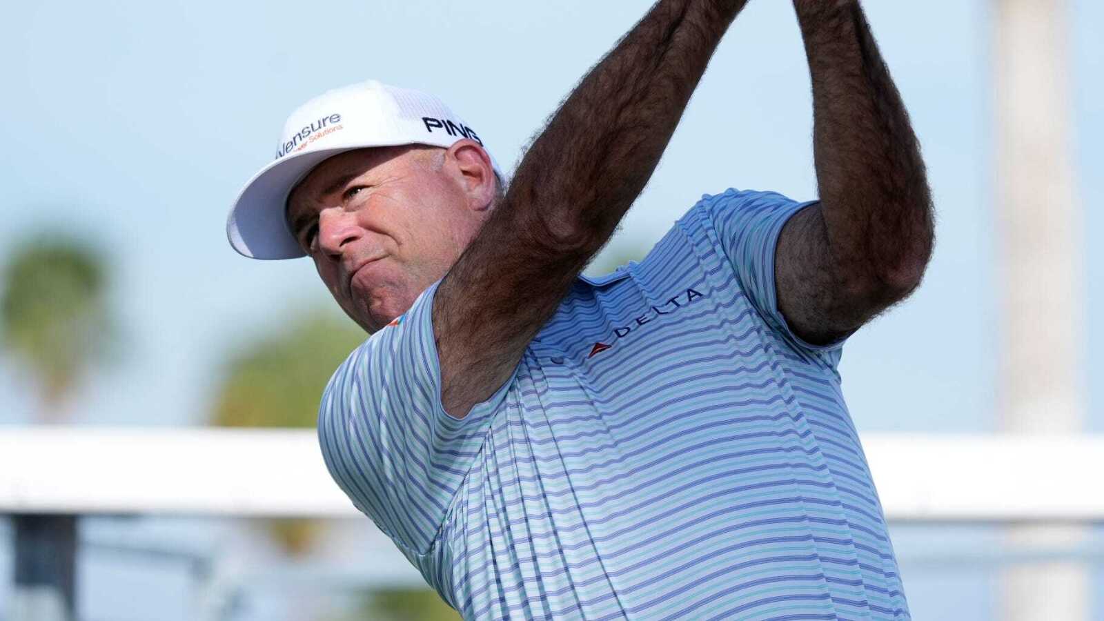 https://www.yardbarker.com/media/f/9/f962e6abee7b081448749a9d5b6c2a228fcaf941/thumb_16x9/stewart-cink-heats-takes-three-stroke-lead-boeing.jpg?v=1