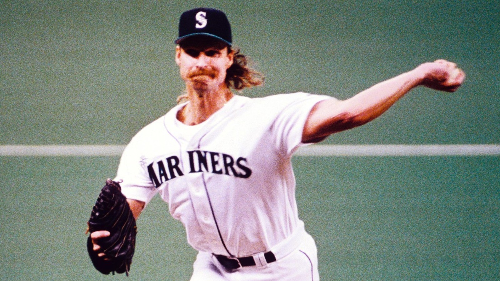 https://www.yardbarker.com/media/f/9/f985f7041d9b3e593c1742e4ba90cc39218fd15f/thumb_16x9/multiple-cy-young-award-winners-quiz.jpg?v=1