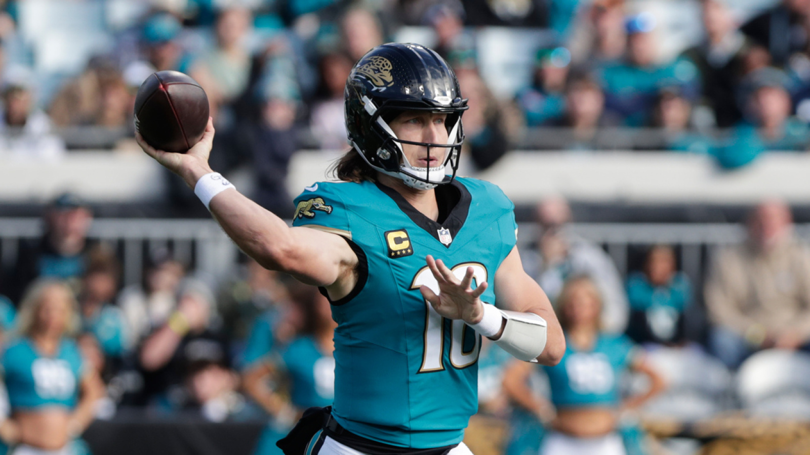 https://www.yardbarker.com/media/f/9/f9fdff71fa9975adf9ffd27841d42cb50a14e4bd/thumb_16x9/jaguars-qb-trevor-lawrence-makes-franchise-history.jpg?v=1