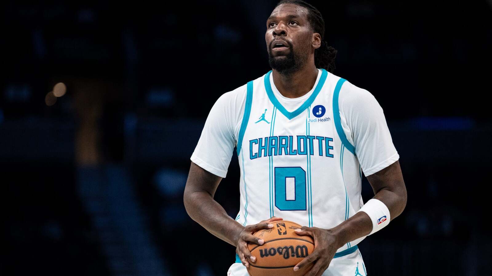 ‘What standards?’ – NBA coach under fire for forcefully benching $125 million star and blowing halftime lead