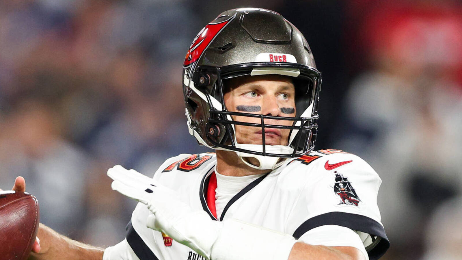 Raiders legend doesn't want team to sign Tom Brady - Vimarsana News