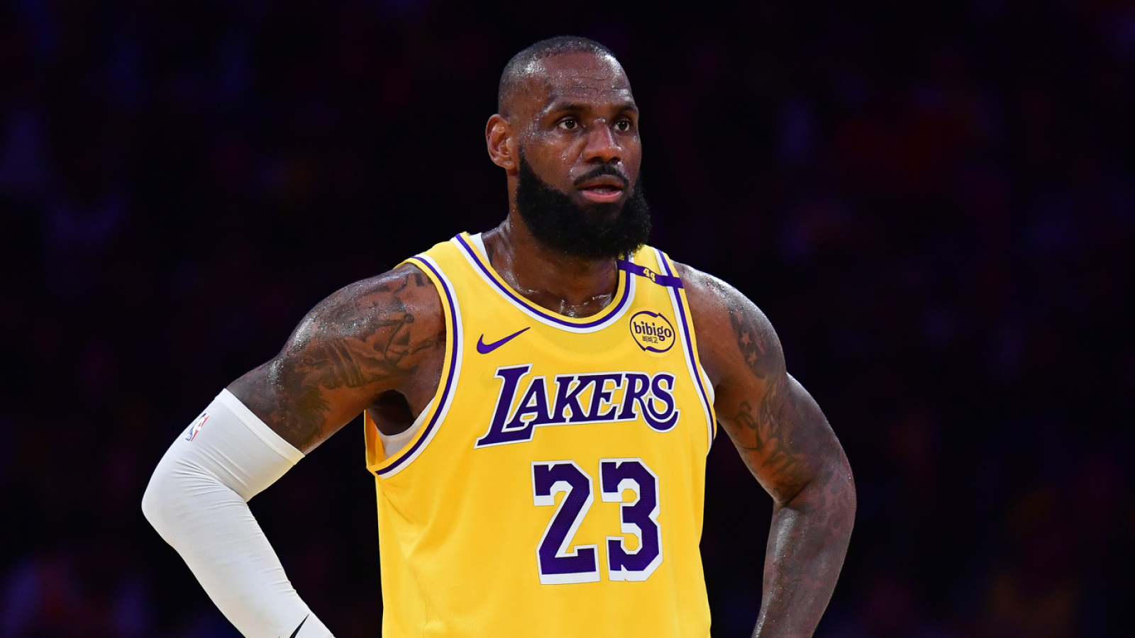 https://www.yardbarker.com/media/f/a/fa472eb7cd8c513f209d99bf425f3368b4c7c0ea/thumb_16x9/lebron-james-offers-interesting-criticism-celtics.jpg?v=2