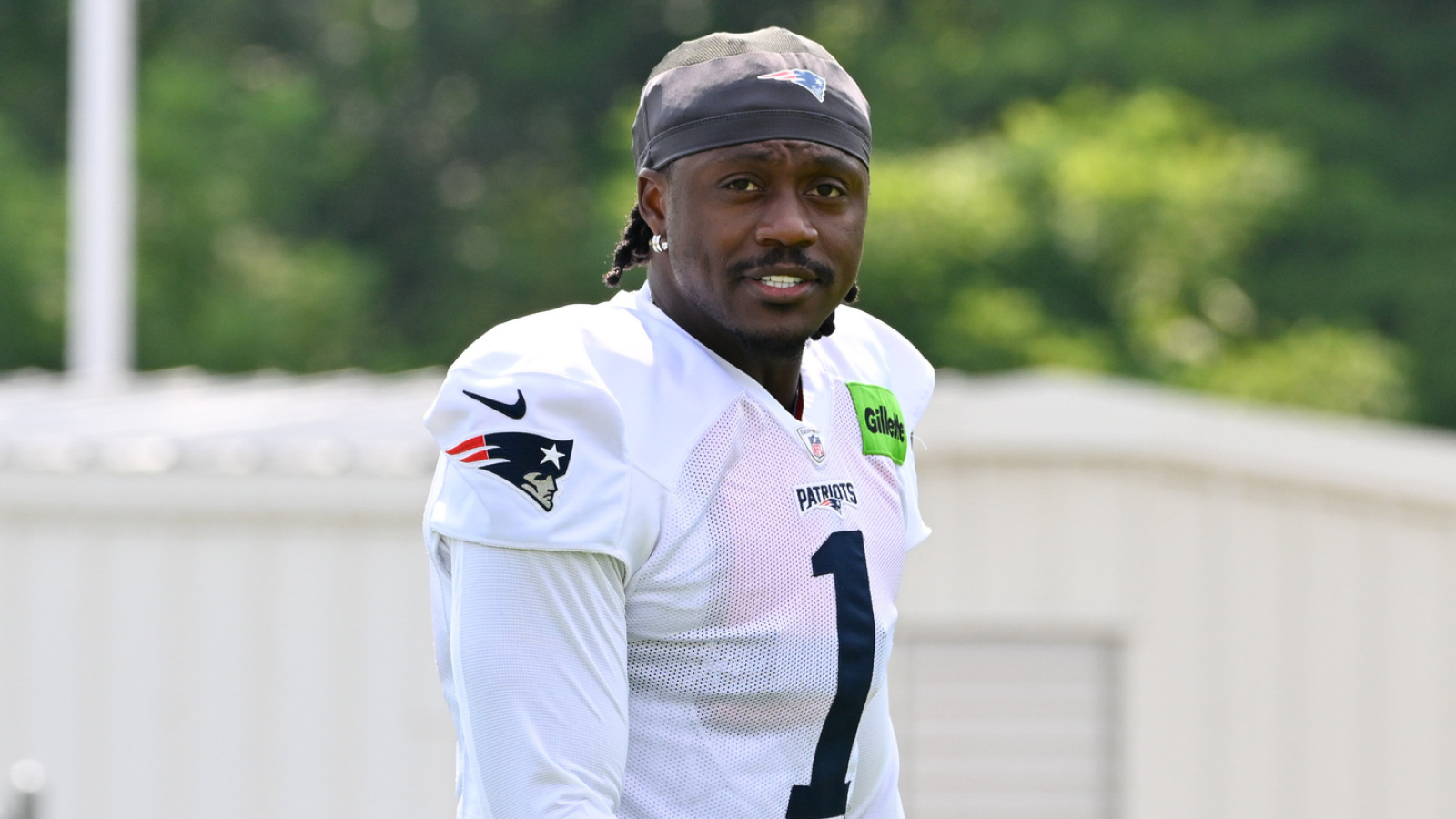 https://www.yardbarker.com/media/f/a/fa683c2ed188875b99f7a9a215e829a2883bbb64/thumb_16x9/injury-news-should-even-bigger-role-aj-brown.jpg?v=1