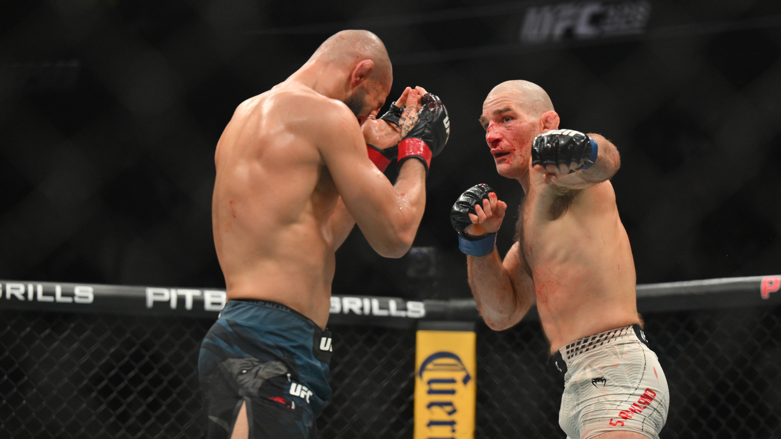 Iconic referee explains UFC scale ‘leeway’ after Chimaev drama | Yardbarker