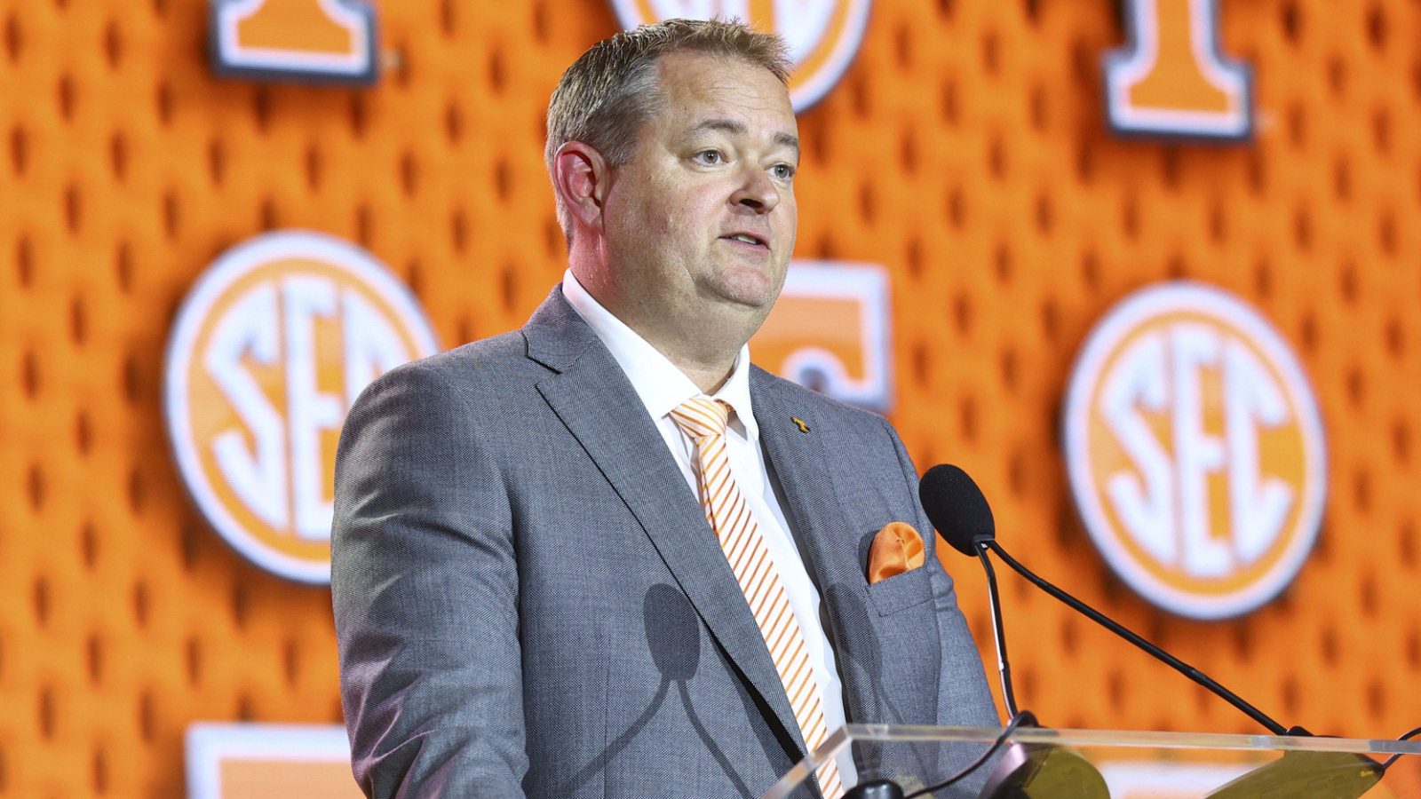 Tennessee beats out Arkansas, others to keep RB Asa Barnes in state