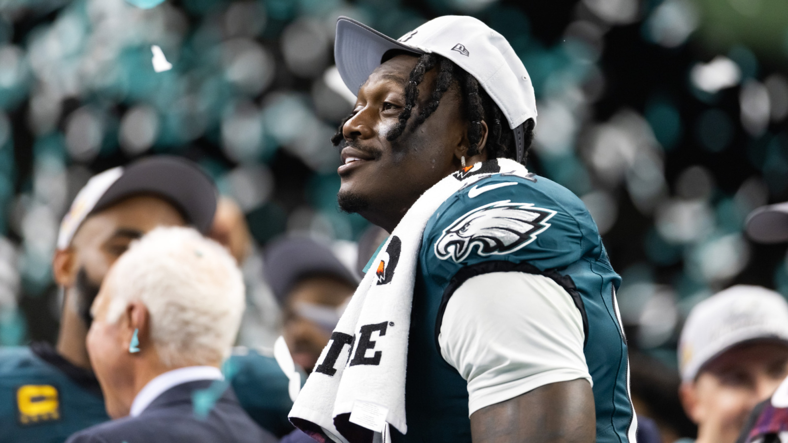 https://www.yardbarker.com/media/f/a/fad29a16f84e8f58ced5073565ff95cb4f5c2d3b/thumb_16x9/patriots-fans-bad-news-potential-aj-brown-trade.jpg?v=1