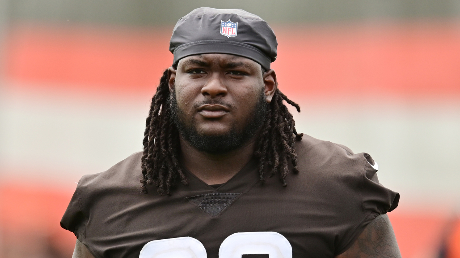 https://www.yardbarker.com/media/f/a/faefaa603e3547e64f77c94ef0c5a77f1d7f8854/thumb_16x9/giants-o-lineman-throws-tantrum-penalty-filled.jpg?v=2