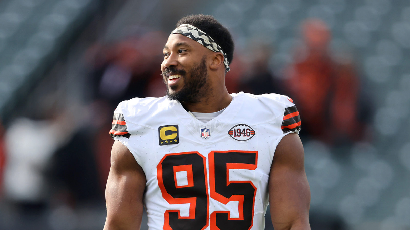 https://www.yardbarker.com/media/f/b/fb02dcc7a2d9548184d20c5f3cec88af77ebc0df/thumb_16x9/myles-garrett-reveals-browns-reacted-offseason.jpg?v=1