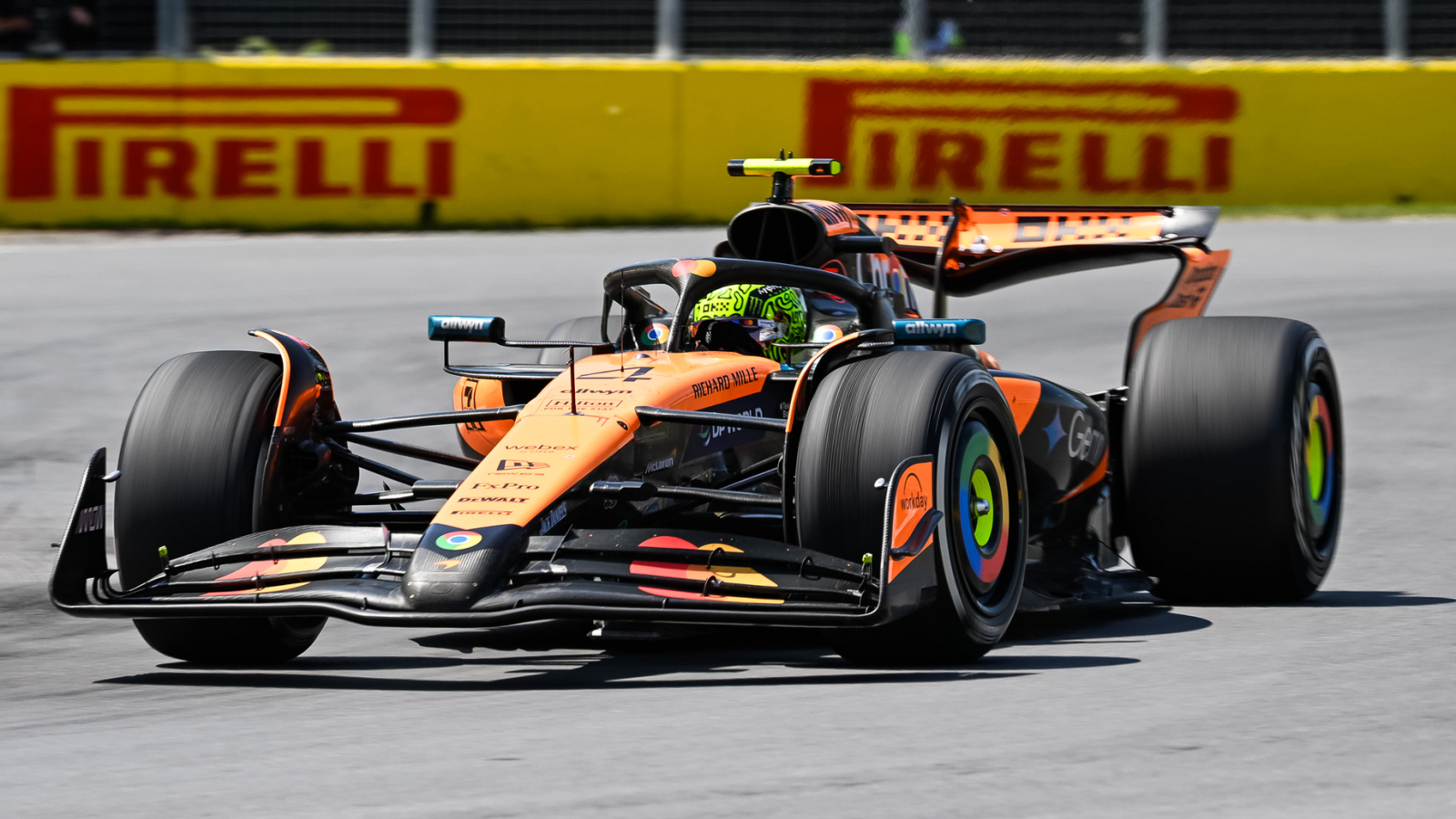 https://www.yardbarker.com/media/f/b/fb399564733a3262d6f0d566037bc100e6e3e077/thumb_16x9/lando-norris-oscar-piastri-react-controversial.jpg?v=1