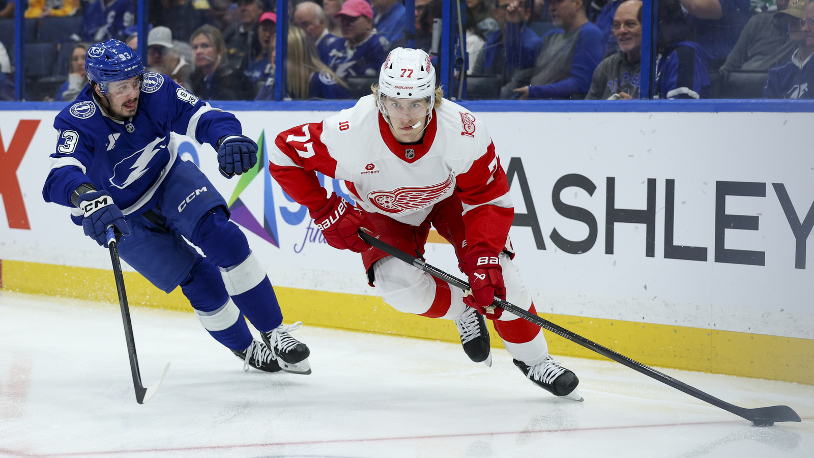 Red Wings’ Simon Edvinsson returns to Sweden amid contract talks