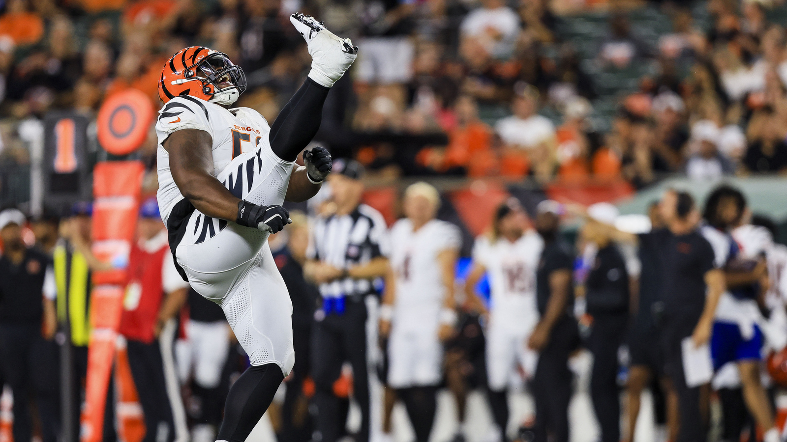 Cleveland Browns Sign Defensive Tackle Travis Bell