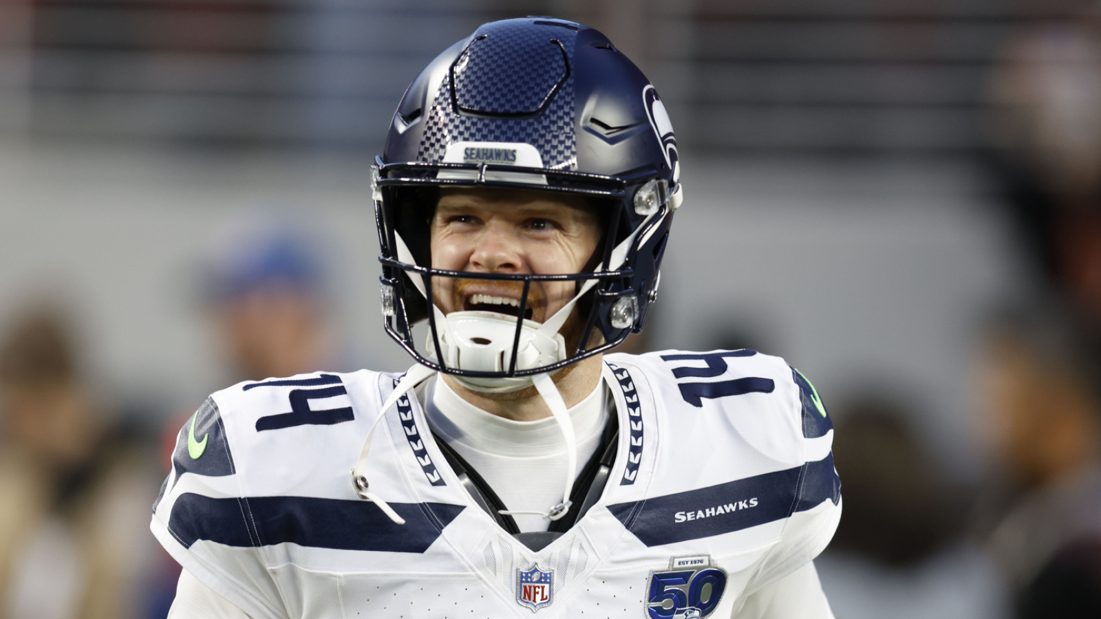 https://www.yardbarker.com/media/f/b/fb8e35349e5dca23e297e43073b07347b24e2e8e/thumb_16x9/seahawks-receive-alarming-sam-darnold-practice.jpg?v=1