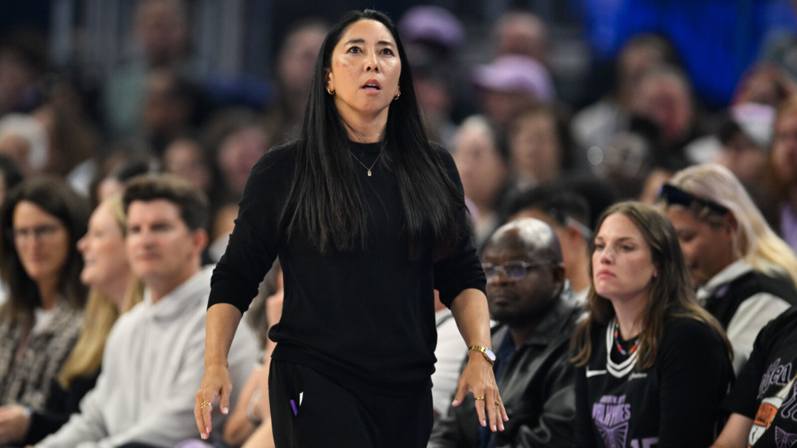 https://www.yardbarker.com/media/f/b/fbbc8439586cbe76f008686b292897cbd57ae6ab/thumb_16x9/golden-state-valkyries-head-coach-natalie-nakase-looks-on-against-the-phoenix-mercury.jpg