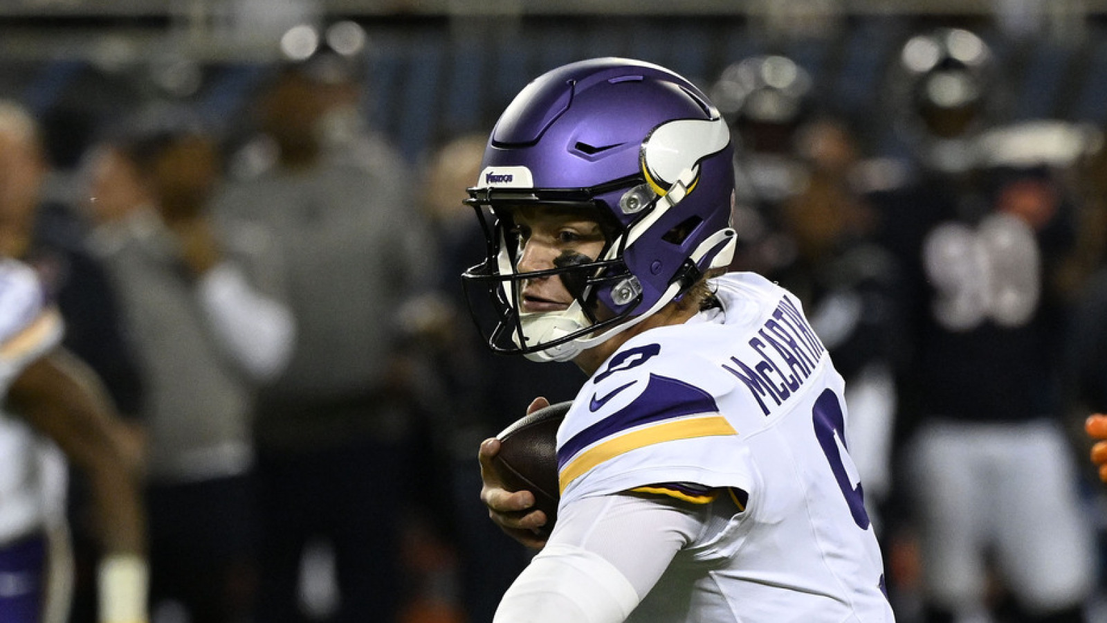 https://www.yardbarker.com/media/f/b/fbd816343e06b605e59132aa7589968949263c0a/thumb_16x9/vikings-mccarthy-forgettable-start-debut-vs-bears.jpg?v=1