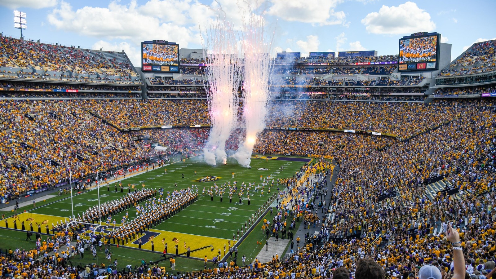 25 best college football stadiums in the country Yardbarker