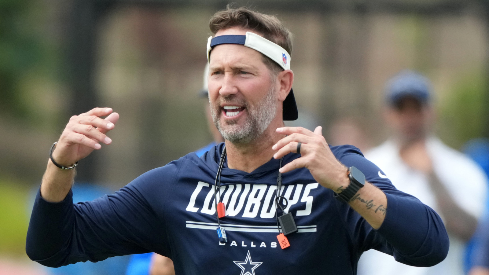 https://www.yardbarker.com/media/f/c/fcb965e7392886e857496feaa321389740e24c16/thumb_16x9/brian-schottenheimer-reacts-cowboys-fight-filled.jpg?v=1