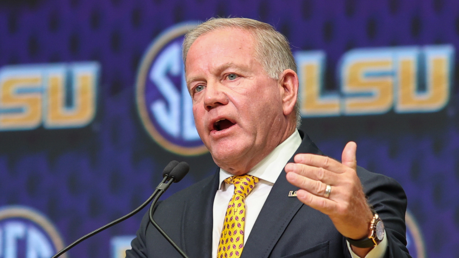 https://www.yardbarker.com/media/f/c/fcdd500f3316fe764ff7e412924b6de99589e6fe/thumb_16x9/lsu-hc-brian-kelly-explains-tigers-run-game.jpg?v=1