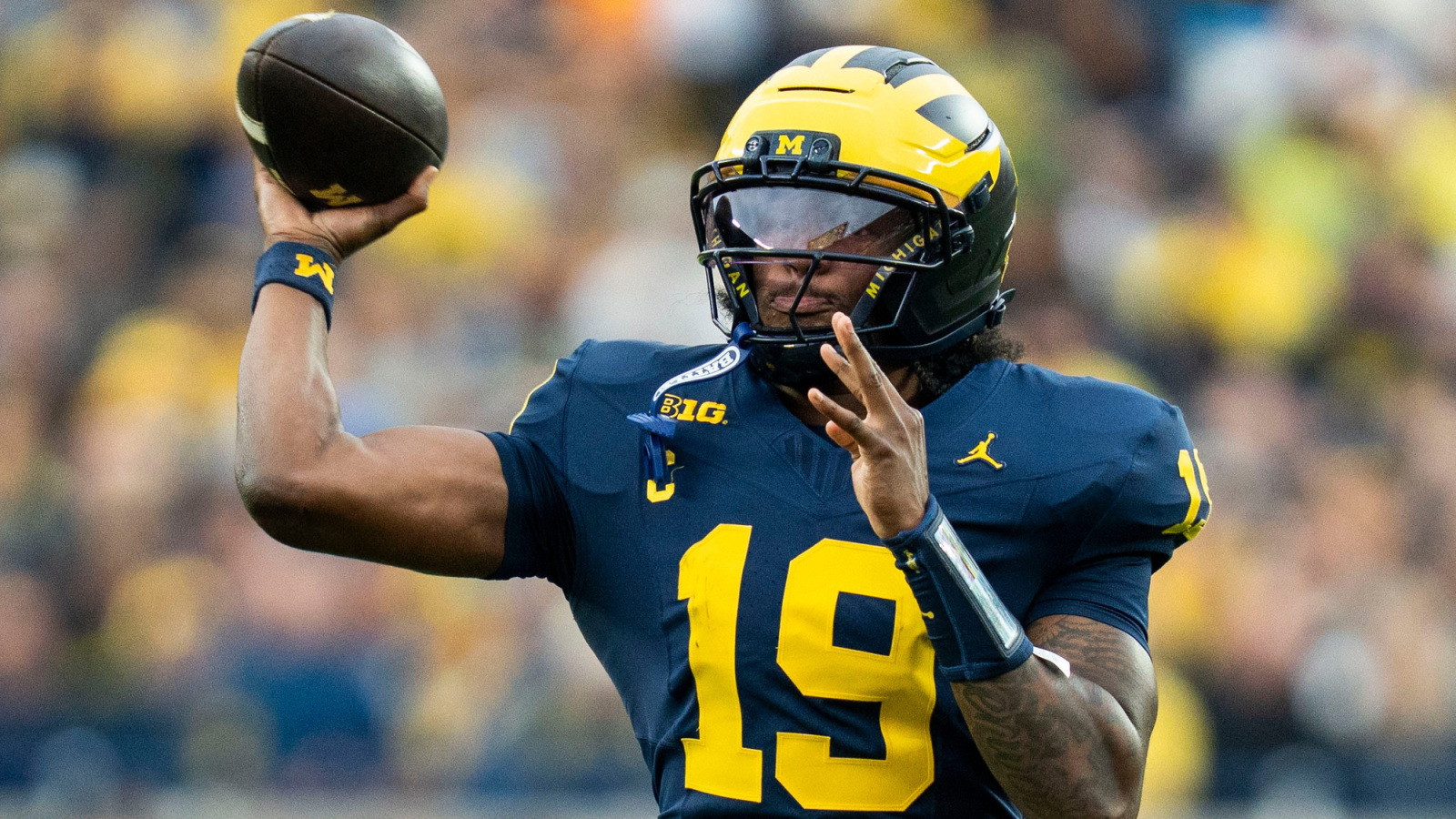 https://www.yardbarker.com/media/f/d/fd0f82517888803caa5dd590a0c153e6f5c60afb/thumb_16x9/bryce-underwood-running-out-real-estate-michigan.jpg?v=1