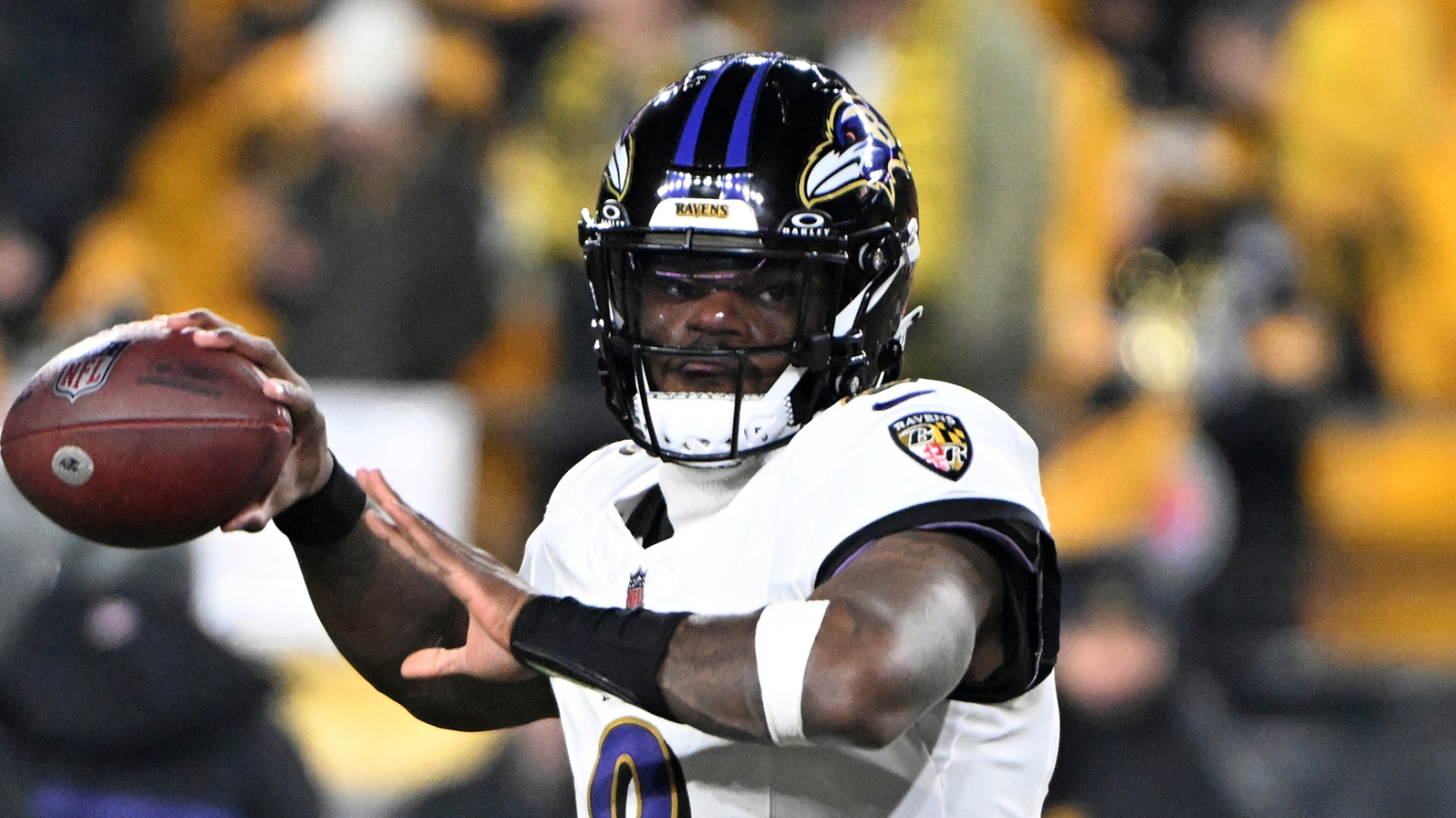 https://www.yardbarker.com/media/f/d/fd501c7dc2411d3340e79c68c97f33bc0644de25/thumb_16x9/ravens-reportedly-ready-amid-lamar-jackson.jpg?v=1