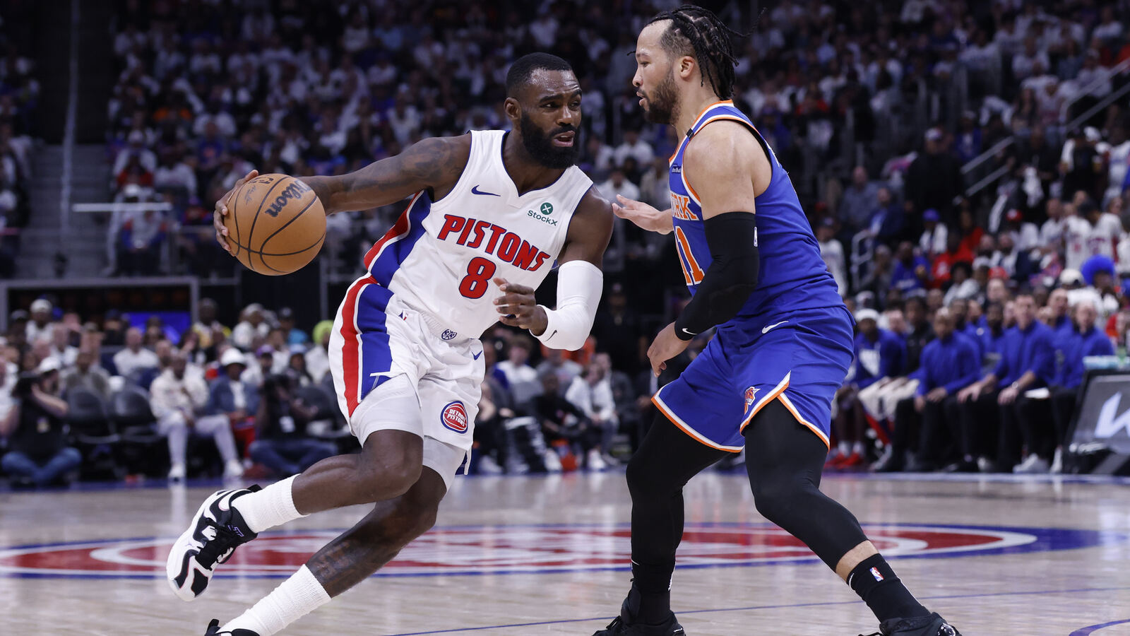 https://www.yardbarker.com/media/f/d/fdacf2c646f0930a2e8e238b2a606060afc73abb/thumb_16x9/watch-tim-hardaway-jr-shoves-down-two-knicks.jpg