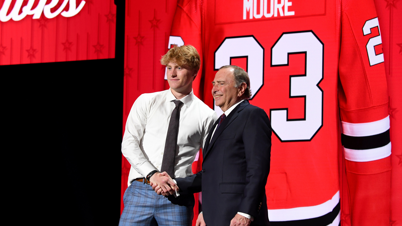 Chicago Blackhawks select Oliver Moore with No. 19 pick Yardbarker