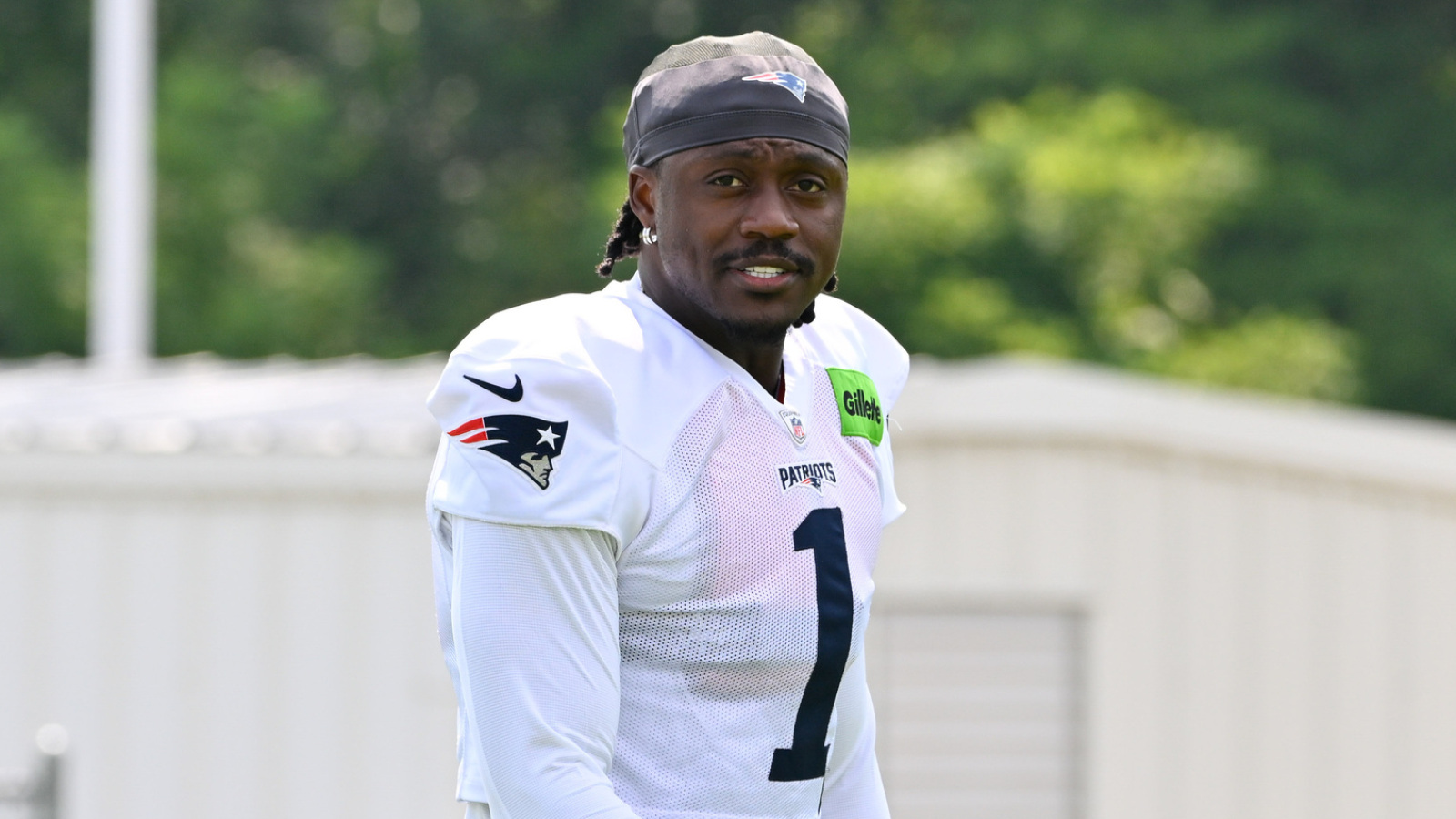 AFC Notes: A.J. Brown, Woody Johnson, Dolphins, Jets, Patriots