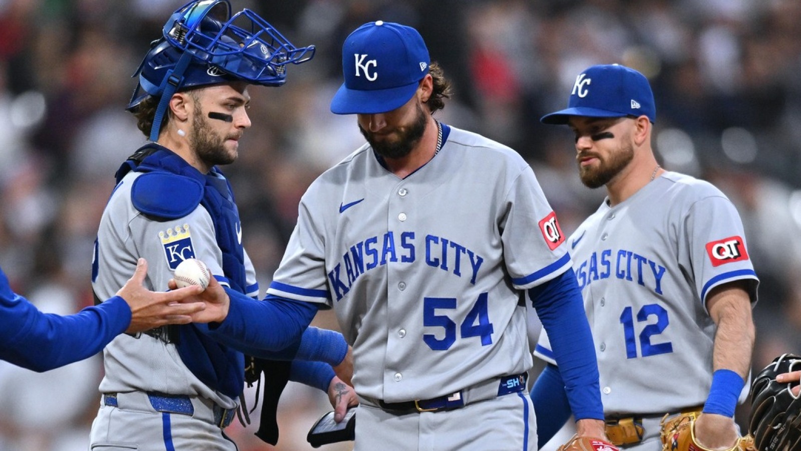https://www.yardbarker.com/media/f/d/fdd98673ebc39ec99aebde6c65f7cc7ee6537689/thumb_16x9/royals-mitch-spence-makes-wrong-kind-history-vs.jpg?v=1