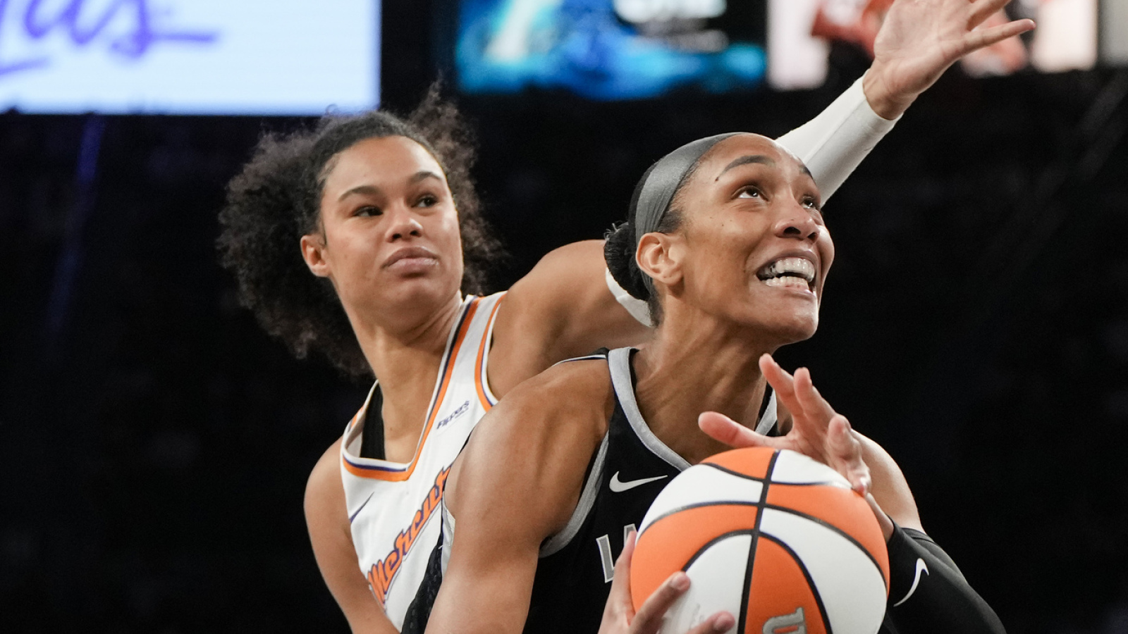 https://www.yardbarker.com/media/f/d/fde0de9f876fe527421bd90b4b68ef4f9820cb54/thumb_16x9/aces-control-wnba-finals-dominant-game-2-win.jpg?v=1