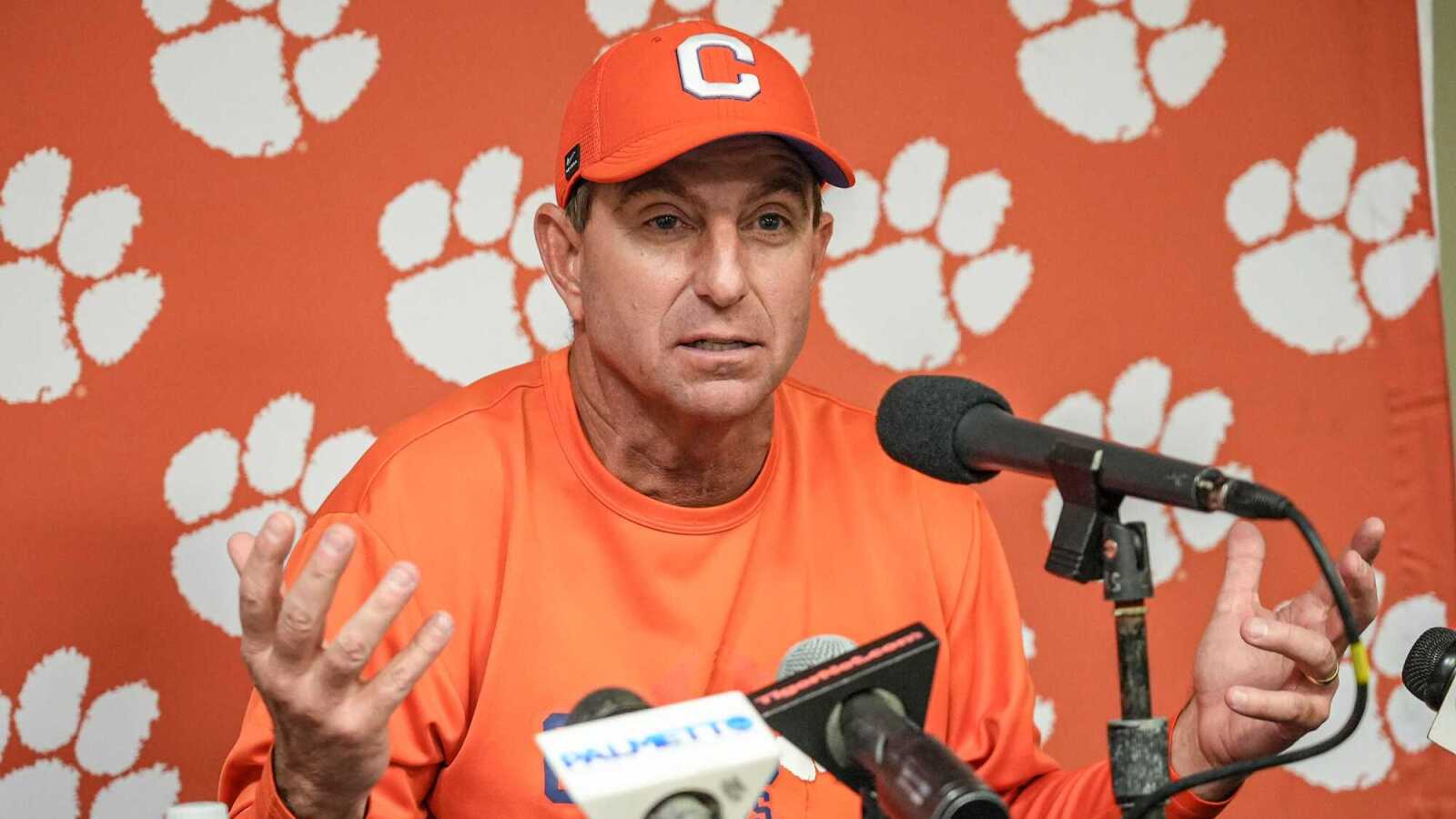 https://www.yardbarker.com/media/f/e/fe32c9f73d1feee5a4dd1c8ba2cd9d69343df198/thumb_16x9/dabo-swinney-clemson-coaching-changes-7-6-season.jpg?v=1