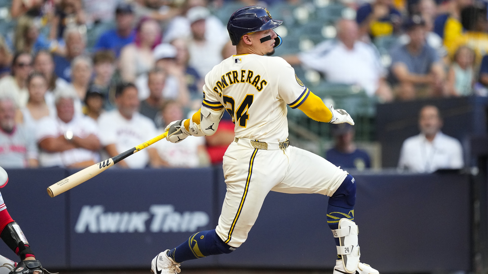 https://www.yardbarker.com/media/f/e/fe4c66412815e408e6c6be919b00374794738580/thumb_16x9/william-contreras-looks-better-ever.jpg