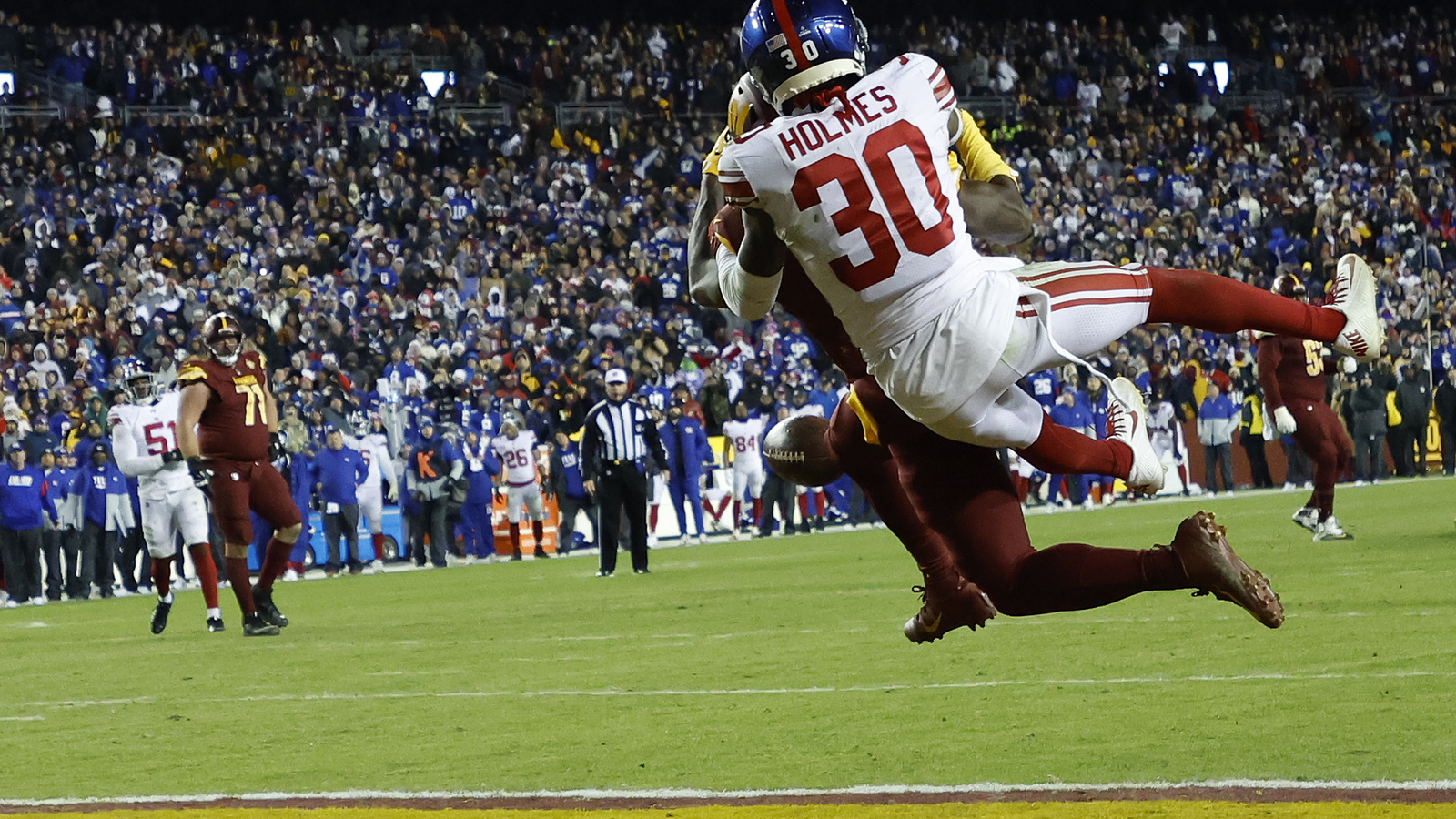 Controversial calls late doom Commanders in 20-12 loss to Giants - Vimarsana News