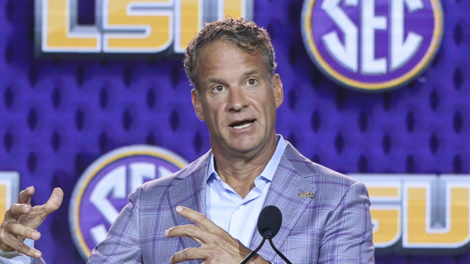 https://www.yardbarker.com/media/f/e/fe8b51b3dd871398da5cff4839daf0c053e27114/thumb_16x9/lane-kiffin-creates-unnecessary-drama-over-jayden.jpg?v=1