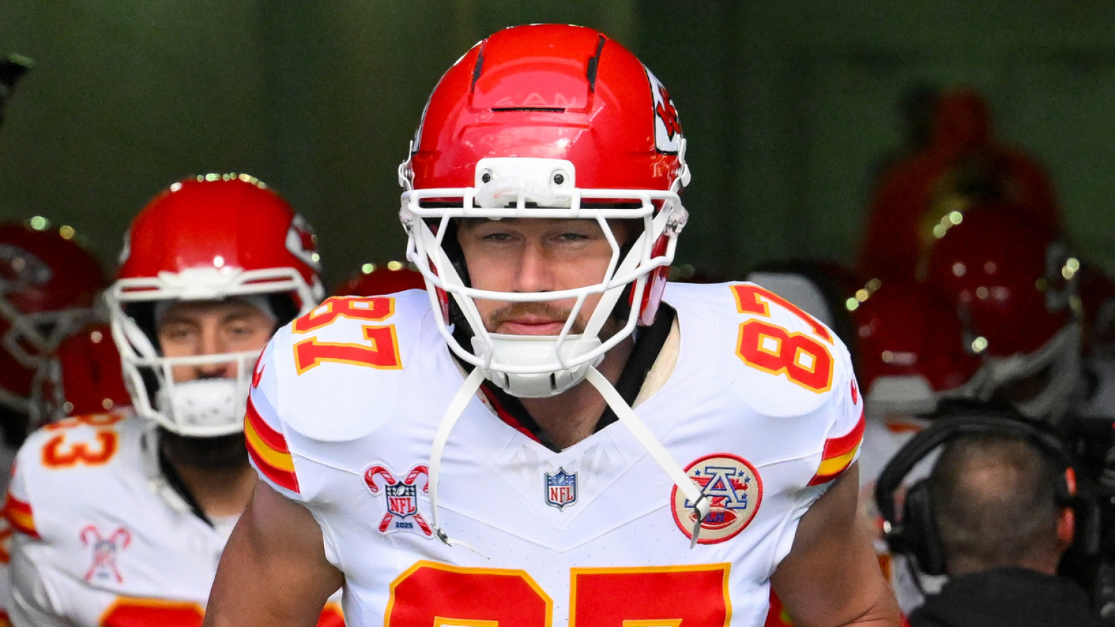 Chiefs TE Travis Kelce defends ‘classy’ beer chug at Game 3 of Knicks-Cavaliers ECF
