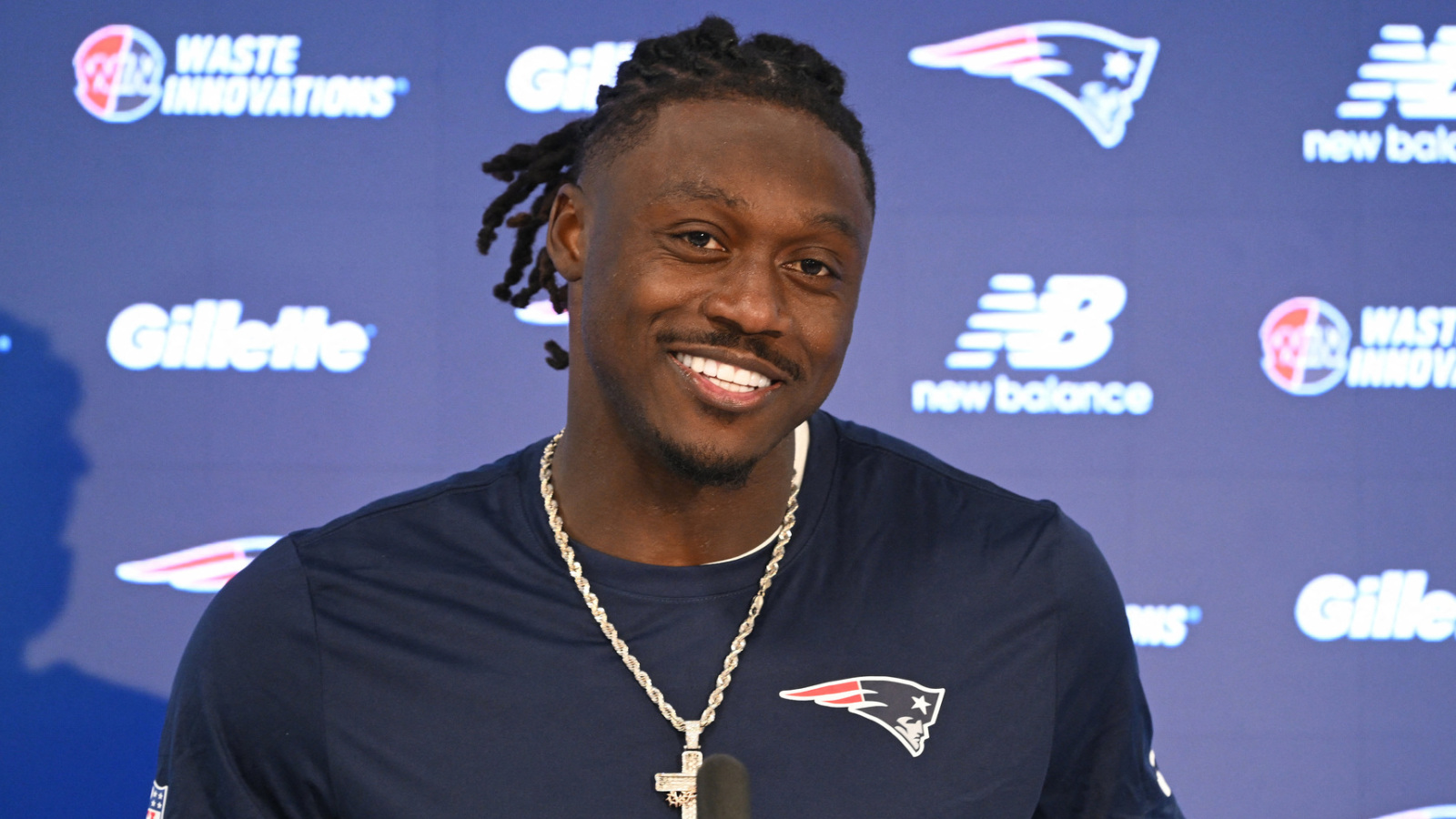 https://www.yardbarker.com/media/f/e/feec03b2d2d4d4016df32de931f0880f084f9342/thumb_16x9/pats-kevin-byard-iii-compares-aj-brown-superstar.jpg?v=1
